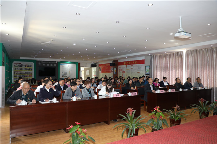 西藏阜康醫(yī)療黨委積極開展“不忘初心、牢記使命”主題教育和“不忘合作初心，繼續(xù)攜手前進”主題教育