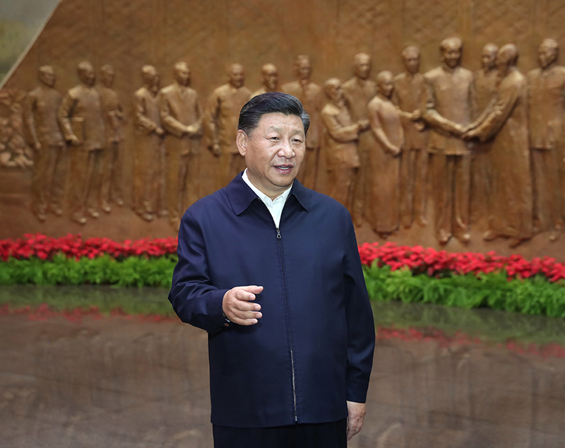 9月12日，中共中央總書記、國家主席、中央軍委主席習近平視察中共中央北京香山革命紀念地。這是習近平在香山革命紀念館參觀《為新中國奠基》主題展覽，并發(fā)表重要講話。